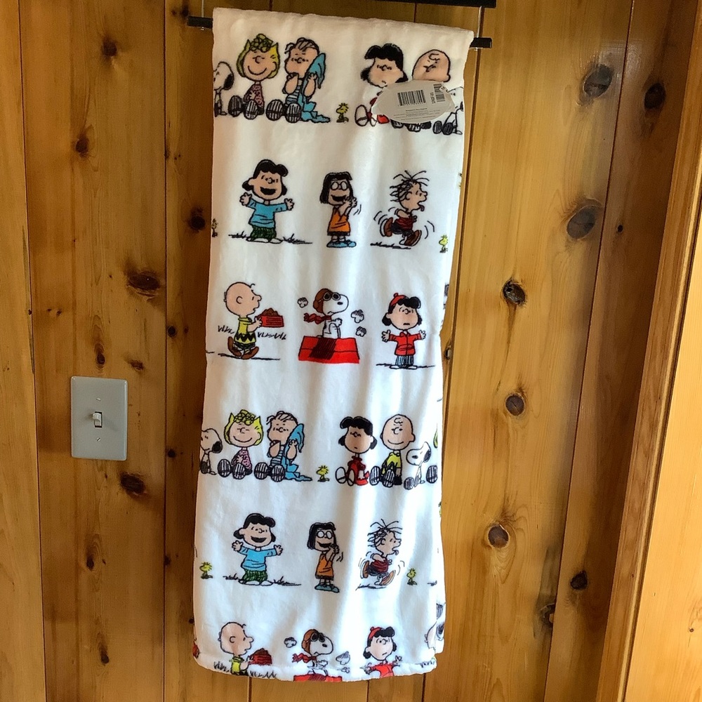 Peanuts VelvetLoft Charlie Brown & Gang Throw